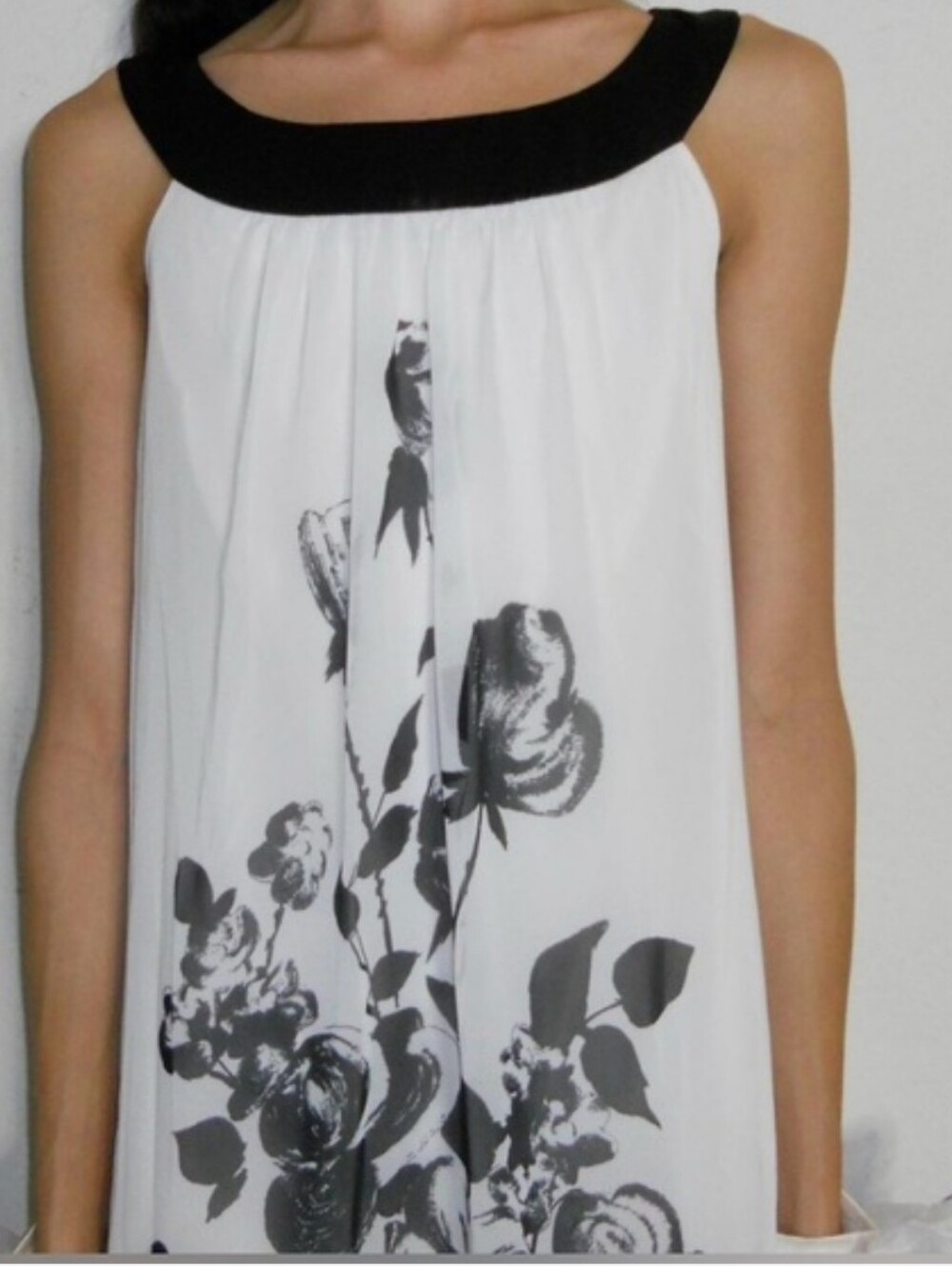 Connected Apparel White and Black Floral Sleeveless Shift Dress Babydoll Style